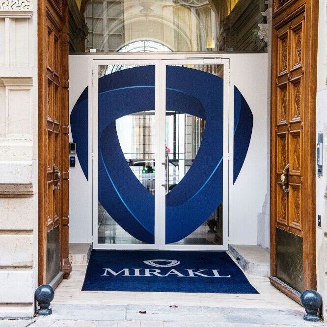 12-rue-de-lã-beck-entrance (1)